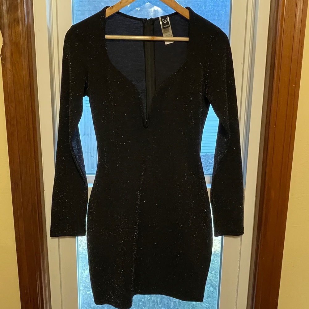 Windsor Black Bodycon Dress. Long sleeve. Sparkly. Women’s small. Low neckline.